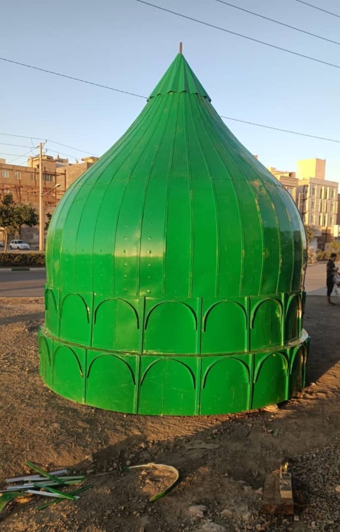 گنبد کاشی و گلدسته بتنی